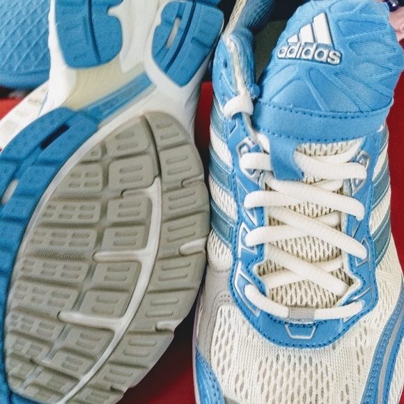 NWT Adidas shoes Men athletic 7.5 running Nova blue Nth Carolina Tarheel Colors
